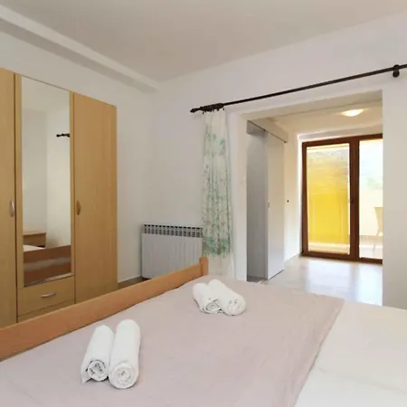 Apartment With A - C In Jurandvor-insel Krk 53954 Jurandvor