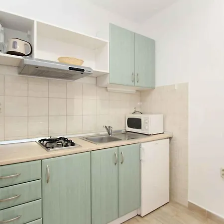 Apartment With A - C In Jurandvor-insel Krk 53954 *